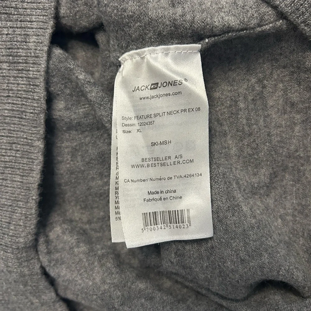 Merino Wool Sweater in Charcoal - Picture 5 of 6